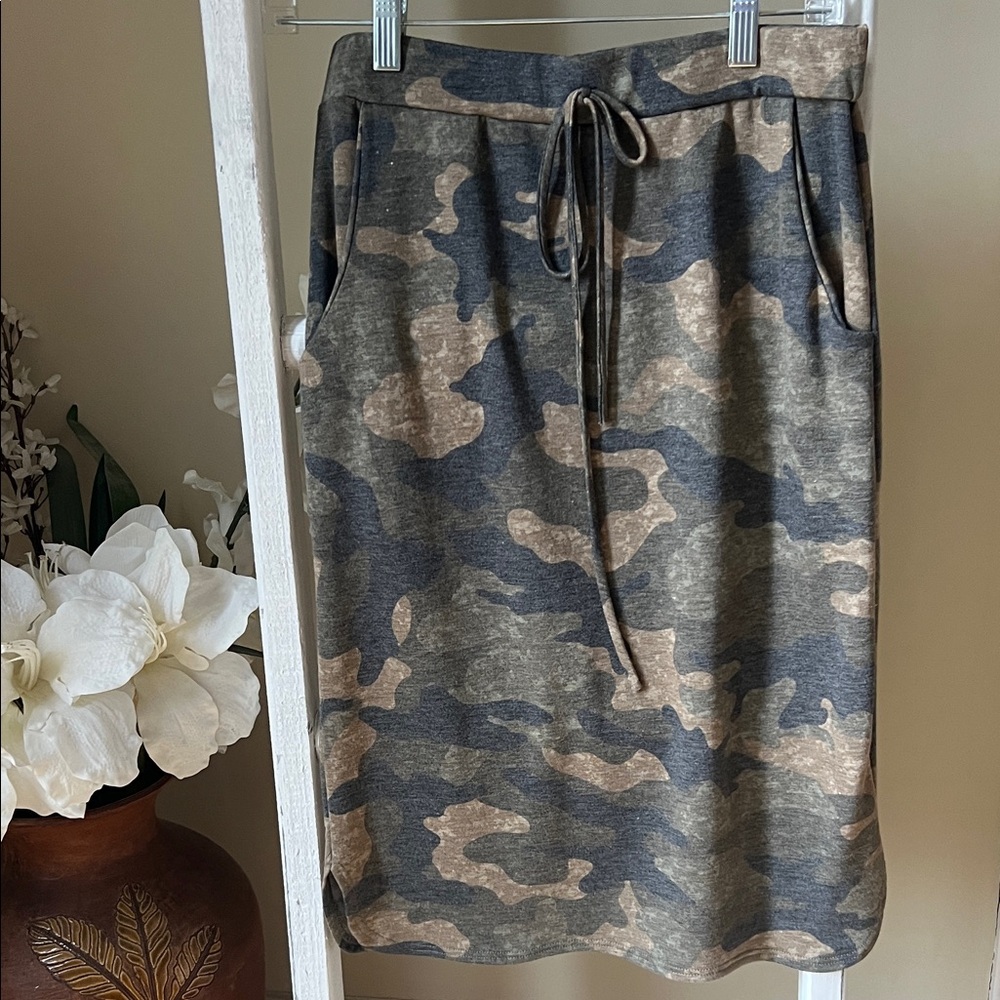 7th Ray Army Camouflage Pencil Skirt - Size Small